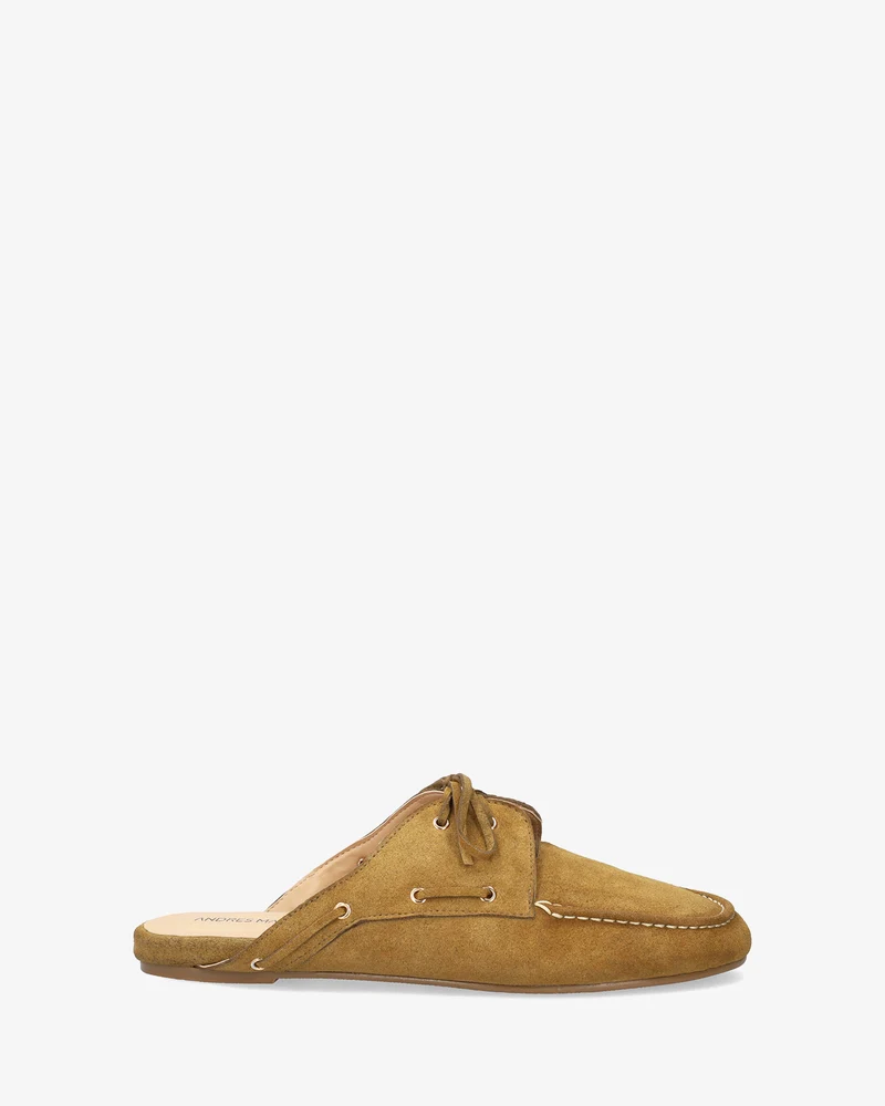 Mocasín destalonado en símil ante camel